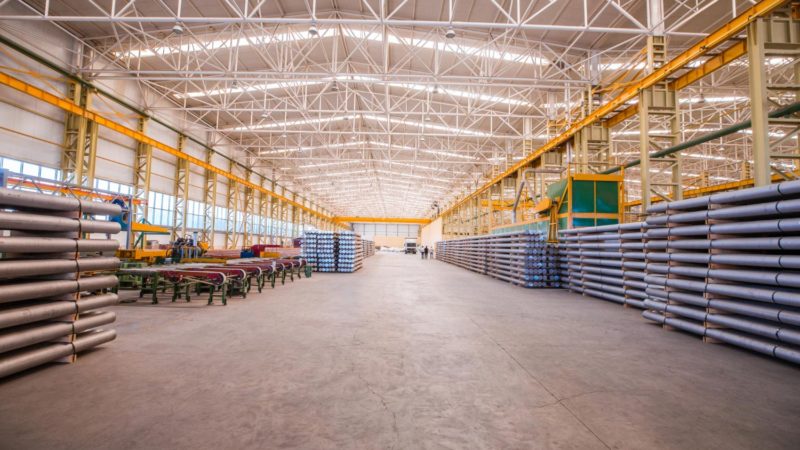 ¿Cómo proteger una nave industrial del fuego? 9 big storehouse with construction materials inside for wholesale2
