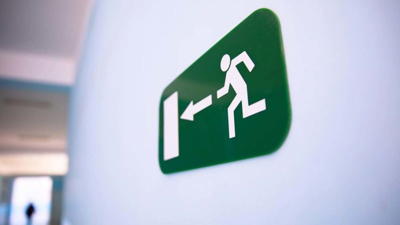 ¿Qué son las señales luminiscentes y para qué se utilizan? 2 fire exit sign